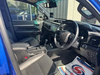USED 2022 72 TOYOTA HI-LUX 2.8 D-4D Invincible X Pickup Double Cab 4dr Diesel Auto 4WD Euro 6 (s/s) (204 ps) 