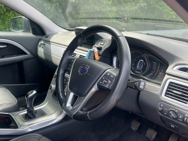 View our VOLVO V70