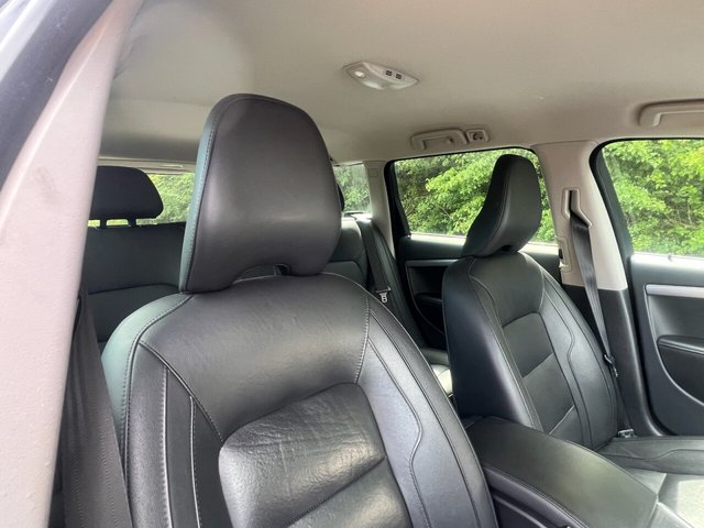 View our VOLVO V70