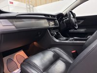 USED 2015 65 JAGUAR XF 2.0d Prestige Saloon 4dr Diesel Auto Euro 6 (s/s) (163 ps) RevCam/MultiMedia/Sensors