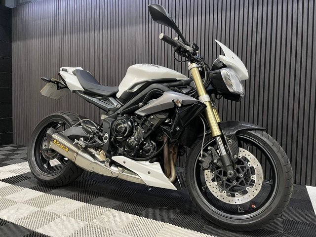 View our TRIUMPH STREET TRIPLE 675