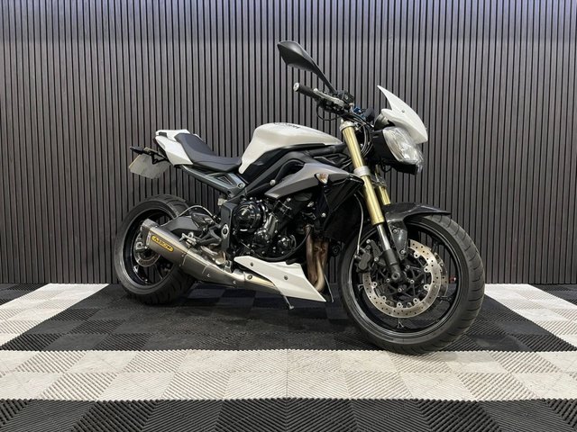 View our TRIUMPH STREET TRIPLE 675