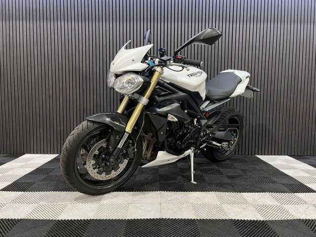 View our TRIUMPH STREET TRIPLE 675