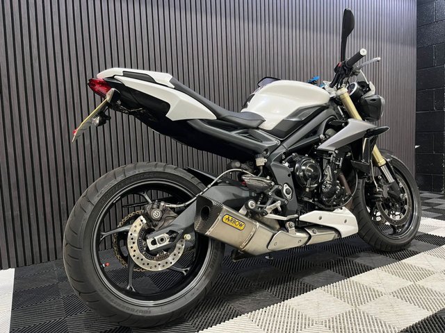 View our TRIUMPH STREET TRIPLE 675