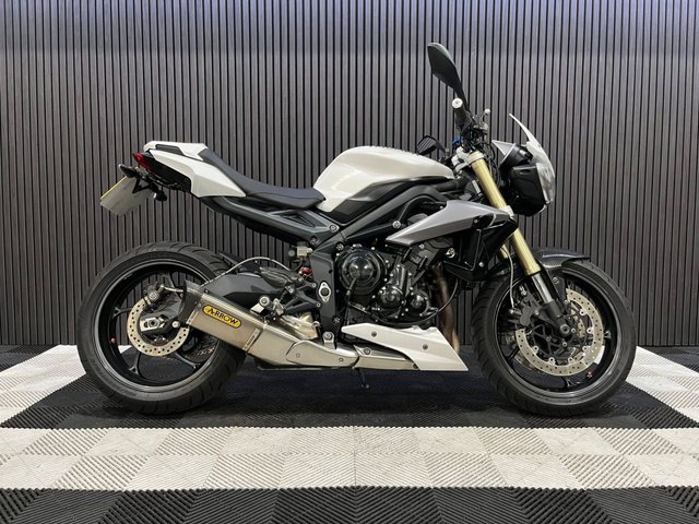 View our TRIUMPH STREET TRIPLE 675