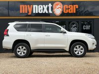 USED 2023 23 TOYOTA LAND CRUISER 2.8D Active SUV 5dr Diesel Auto 4WD Euro 6 (s/s) (7 Seat) (204 ps) PEARL WHITE + 7 SEATS + TOYOTA WARRANTY + ALLOY WHEELS + PRIVACY GLASS + DAB RADIO + SIDE STEPS + SAT NAV + FOLDING WING MIRRORS + CRUISE CONTROL + MULTI FUNCTIONAL STEERING WHEEL + REVERSE CAMERA + AIR CON + CLIMATE CONTROL + 12 MONTHS MOT + FINNACE AVAILABLE + PART EXCHANGE WELCOME + FRIDGE