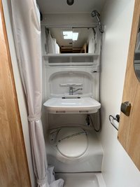 USED 2018 18 VANTAGE ORA Automatic - 2 Belt - Berth - End Bathroom 