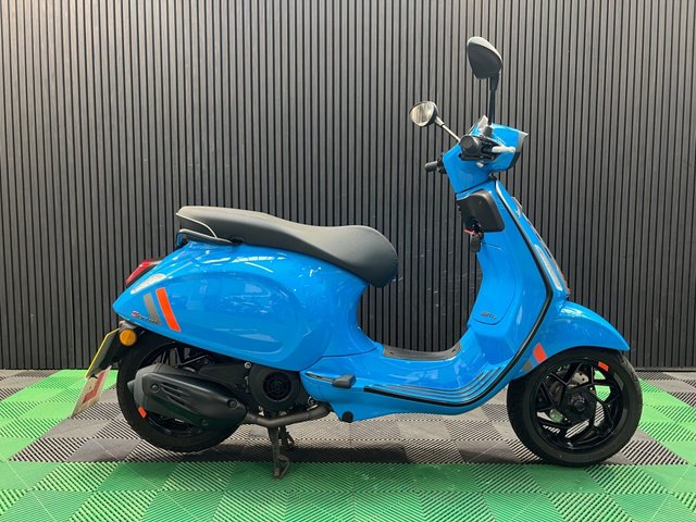 View our PIAGGIO Vespa Sprint 125