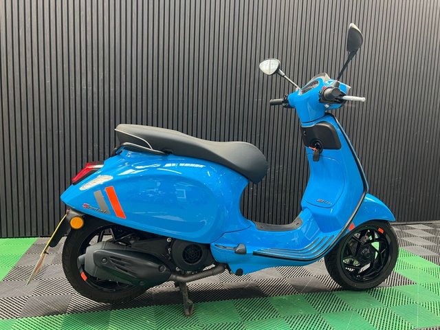 View our PIAGGIO Vespa Sprint 125