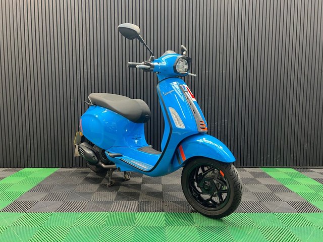 View our PIAGGIO Vespa Sprint 125