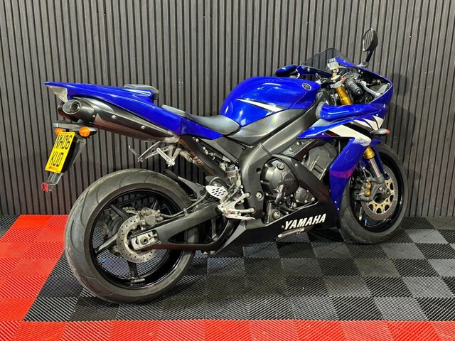 View our YAMAHA R1
