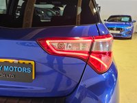 USED 2017 67 TOYOTA YARIS 1.5 VVT-i Blue Bi-Tone Hatchback 5dr Petrol Manual Euro 6 (111 ps) Main dealer SH, 2 Keys, Reverse Camera