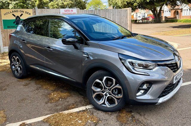 View our RENAULT CAPTUR