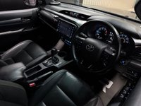 USED 2021 02 TOYOTA HI-LUX 2.8 D-4D Invincible X Pickup Double Cab 4dr Diesel Auto 4WD Euro 6 (s/s) (204 ps) 
