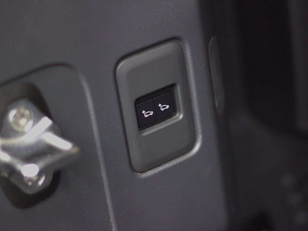 USED 2020 70 LAND ROVER DEFENDER 110 2.0 SD4 HSE Auto 4WD Euro 6 (s/s) 5dr BARUGZAI KIT|PAN ROOF|7 SEATER