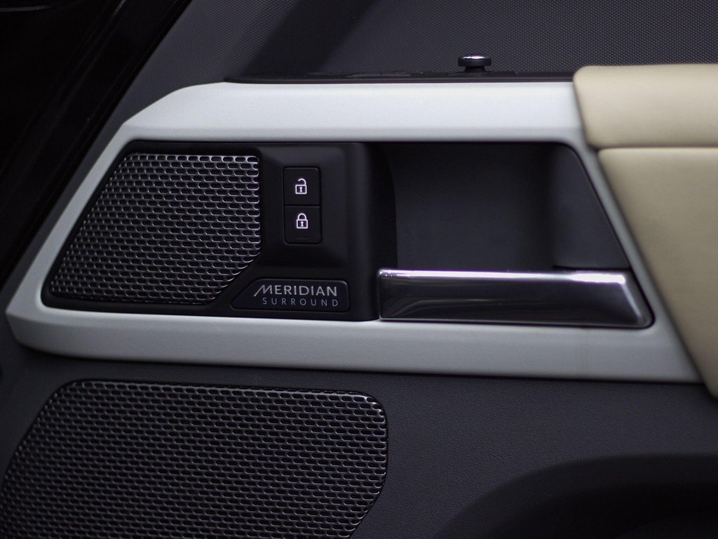 USED 2020 70 LAND ROVER DEFENDER 110 2.0 SD4 HSE Auto 4WD Euro 6 (s/s) 5dr BARUGZAI KIT|PAN ROOF|7 SEATER