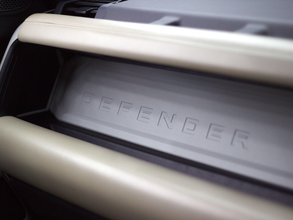 USED 2020 70 LAND ROVER DEFENDER 110 2.0 SD4 HSE Auto 4WD Euro 6 (s/s) 5dr BARUGZAI KIT|PAN ROOF|7 SEATER