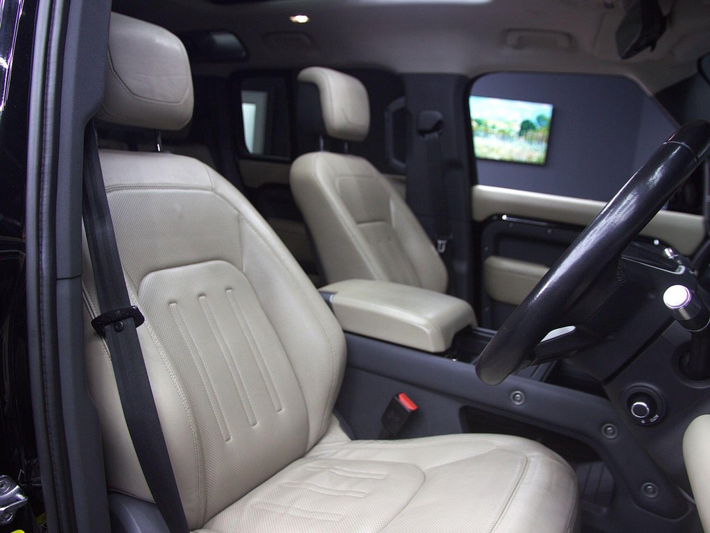 USED 2020 70 LAND ROVER DEFENDER 110 2.0 SD4 HSE Auto 4WD Euro 6 (s/s) 5dr BARUGZAI KIT|PAN ROOF|7 SEATER