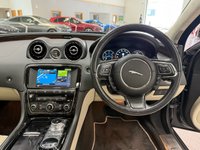 USED 2018 18 JAGUAR XJ 3.0d V6 Portfolio Saloon 4dr Diesel Auto Euro 6 (s/s) (300 ps) SUNROOF + MERIDIAN SURROUND SYSTEM + REVERSING CAMERA