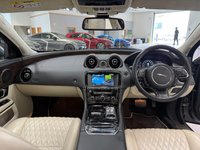 USED 2018 18 JAGUAR XJ 3.0d V6 Portfolio Saloon 4dr Diesel Auto Euro 6 (s/s) (300 ps) SUNROOF + MERIDIAN SURROUND SYSTEM + REVERSING CAMERA