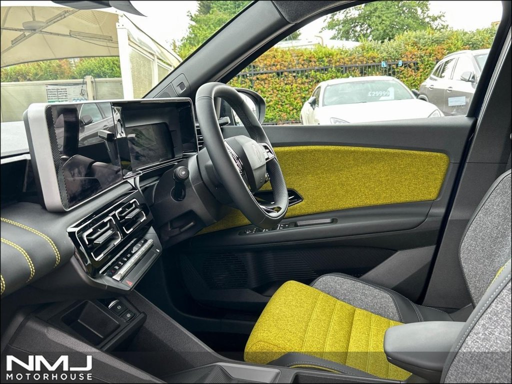 USED 2025 75 RENAULT 5 E-Tech electric urban range 40kWh iconic five Auto 5dr 9.9%APR LOW MILEAGE ONE OWNER