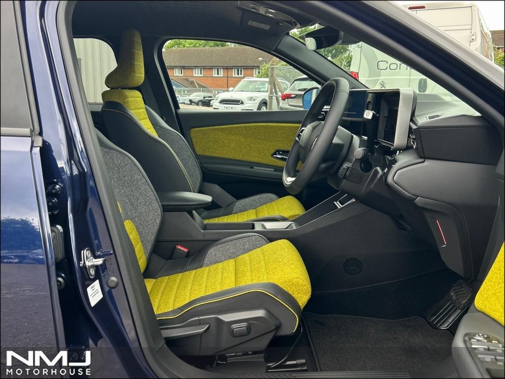 USED 2025 75 RENAULT 5 E-Tech electric urban range 40kWh iconic five Auto 5dr 9.9%APR LOW MILEAGE ONE OWNER