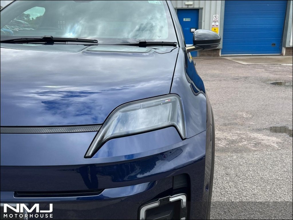 USED 2025 75 RENAULT 5 E-Tech electric urban range 40kWh iconic five Auto 5dr 9.9%APR LOW MILEAGE ONE OWNER