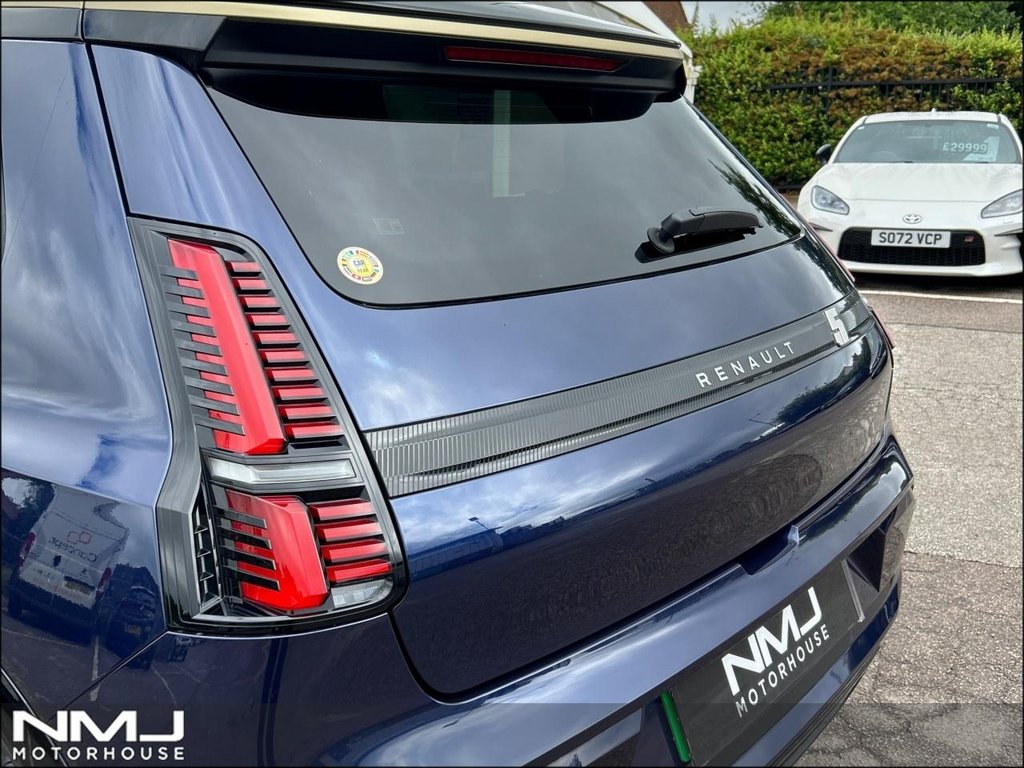 USED 2025 75 RENAULT 5 E-Tech electric urban range 40kWh iconic five Auto 5dr 9.9%APR LOW MILEAGE ONE OWNER