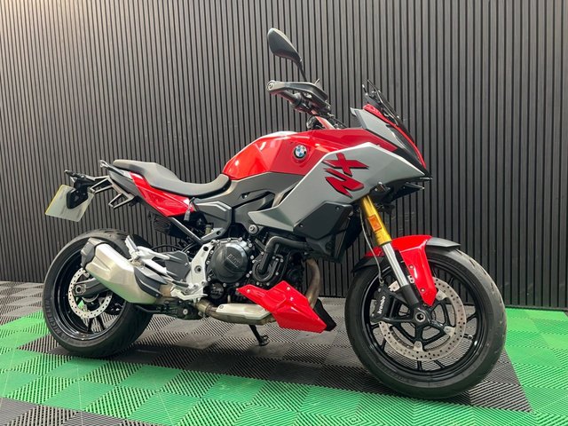 View our BMW F 900 XR