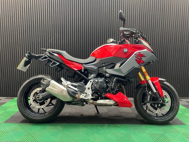 View our BMW F 900 XR