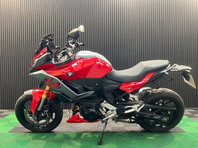 View our BMW F 900 XR