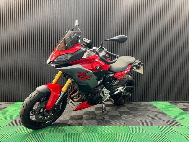 View our BMW F 900 XR