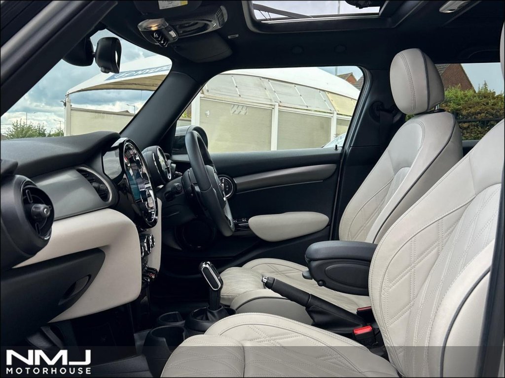 USED 2022 22 MINI HATCH 2.0 Cooper S Exclusive Steptronic Euro 6 (s/s) 5dr 9.9%APR PAN ROOF FULL SH