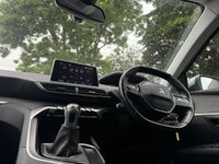 USED 2019 19 PEUGEOT 5008 1.2 PureTech Allure SUV 5dr Petrol Manual Euro 6 (s/s) (130 ps) PARKING CAMERA/HEATED SEATS