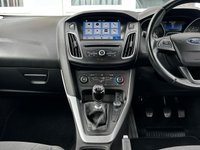 USED 2017 66 FORD FOCUS 1.0T EcoBoost Zetec Hatchback 5dr Petrol Manual Euro 6 (s/s) (125 ps) Comprehensive Service History  |  Set of 2 Keys