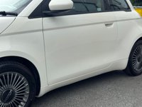 USED 2022 22 FIAT 500E 42kWh Icon Hatchback 3dr Electric Auto (118 ps) ELECTRIC AUTO -- NAV -- CAR PLAY -- CRUISE -- PARKING SENSORS