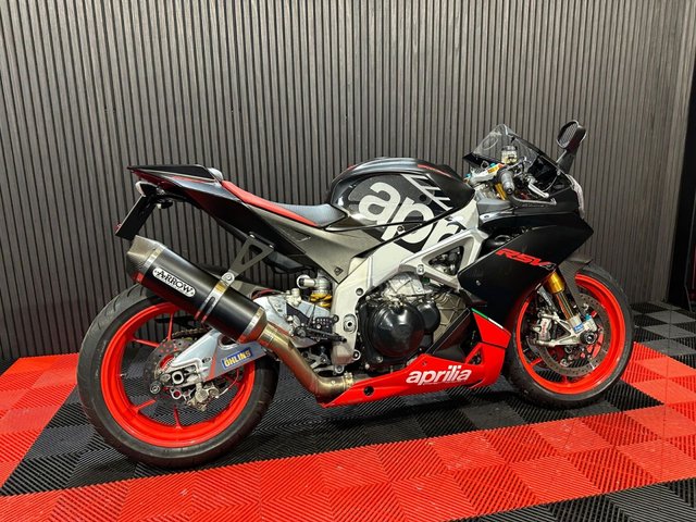 View our APRILIA RSV4