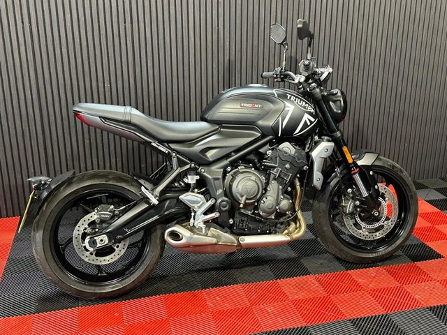 View our TRIUMPH Trident 660