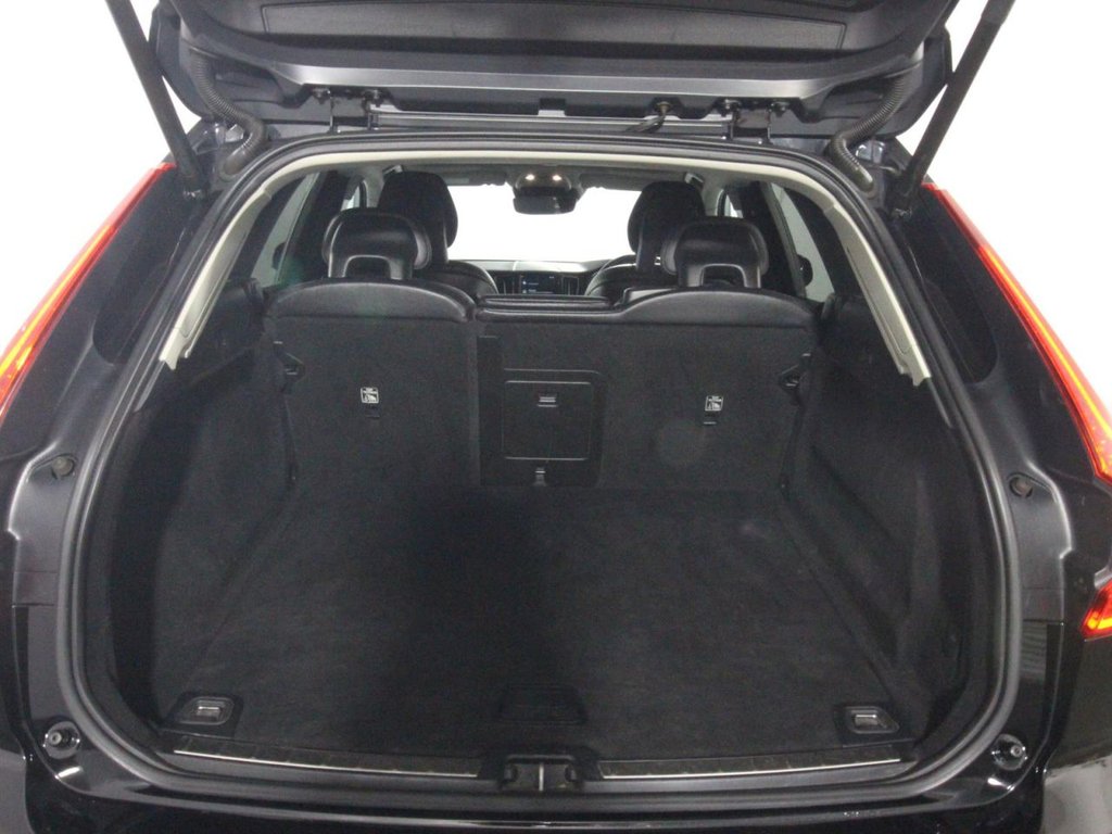 USED 2018 18 VOLVO XC60 2.0 D4 Momentum SUV 5dr Diesel Manual AWD Euro 6 (s/s) (190 ps) 