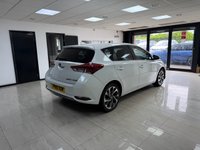 USED 2016 16 TOYOTA AURIS 1.8 VVT-h Design Hatchback 5dr Petrol Hybrid CVT Euro 6 (s/s) (136 ps) 