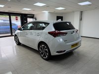 USED 2016 16 TOYOTA AURIS 1.8 VVT-h Design Hatchback 5dr Petrol Hybrid CVT Euro 6 (s/s) (136 ps) 