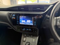 USED 2016 16 TOYOTA AURIS 1.8 VVT-h Design Hatchback 5dr Petrol Hybrid CVT Euro 6 (s/s) (136 ps) 