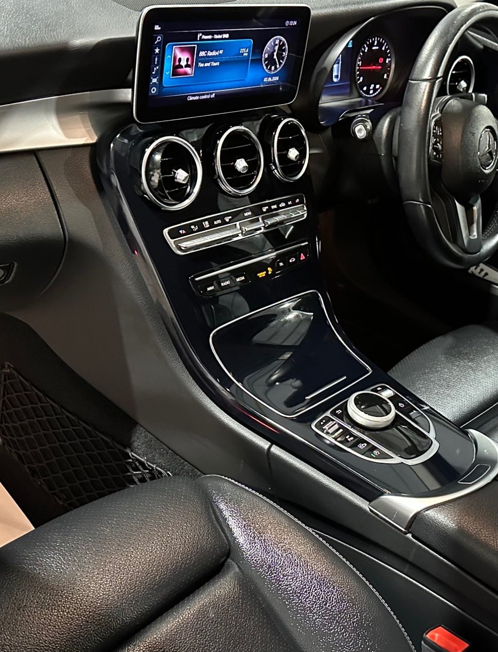 USED 2020 70 MERCEDES-BENZ C-CLASS 2.0 C220d SE Saloon 4dr Diesel G-Tronic+ Euro 6 (s/s) (194 ps) 