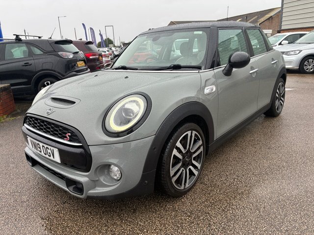 View our MINI Hatch 2.0 Cooper S Exclusive Hatchback 5dr Petrol Steptronic Euro 6 (s/s) (192 ps)