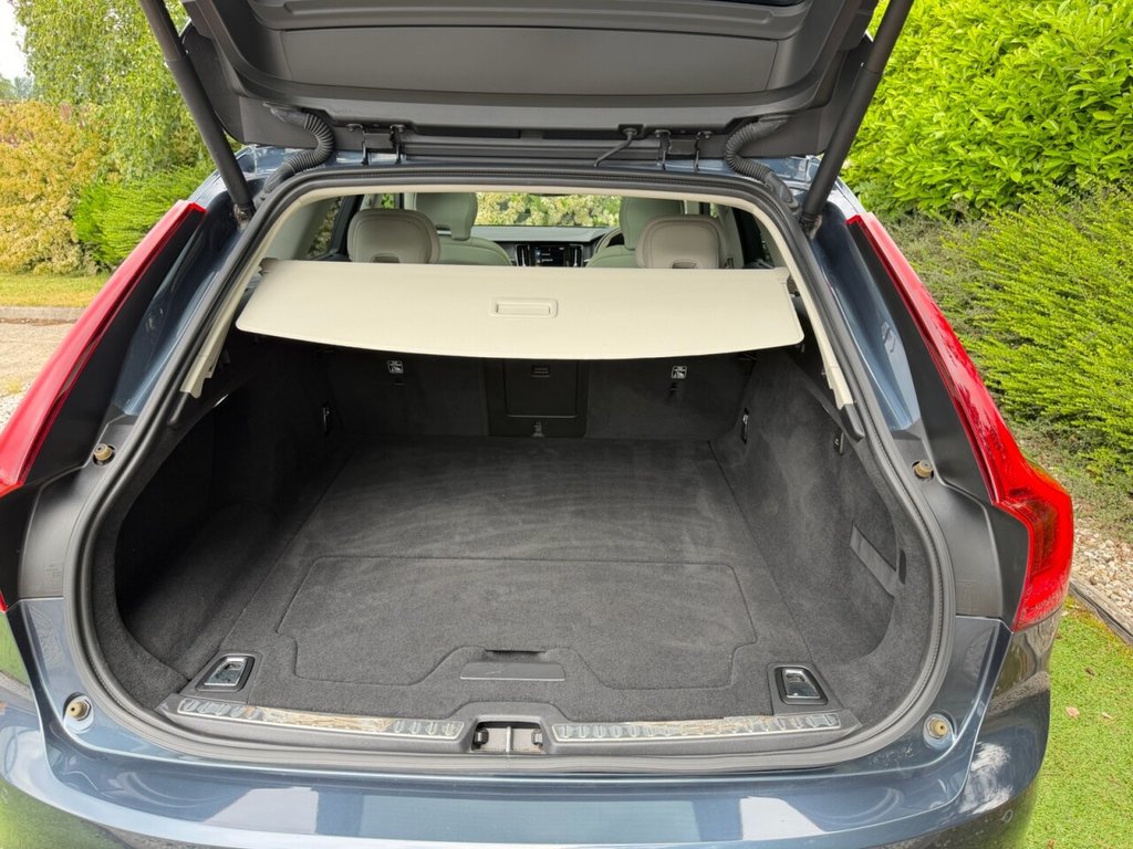 USED 2019 69 VOLVO V90 2.0 D4 Inscription Plus Estate 5dr Diesel Auto Euro 6 (s/s) (190 ps) &pound;5K OPTIONS, 2 FORMER KEEPERS