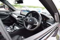 USED 2022 22 BMW 5 SERIES 2.0 520d MHT M Sport Saloon 4dr Diesel Hybrid Steptronic xDrive Euro 6 (s/s) (190 ps) M SPORT PRO / H&K / COMFORT PK