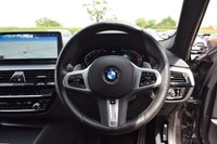 USED 2022 22 BMW 5 SERIES 2.0 520d MHT M Sport Saloon 4dr Diesel Hybrid Steptronic xDrive Euro 6 (s/s) (190 ps) M SPORT PRO / H&K / COMFORT PK