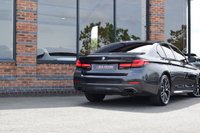 USED 2022 22 BMW 5 SERIES 2.0 520d MHT M Sport Saloon 4dr Diesel Hybrid Steptronic xDrive Euro 6 (s/s) (190 ps) M SPORT PRO / H&K / COMFORT PK