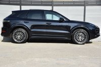 USED 2023 72 PORSCHE CAYENNE 3.0 V6 E-Hybrid 17.9kWh Platinum Edition SUV 5dr Petrol Plug-in Hybrid TiptronicS 4WD Euro 6 (s/s) (3.6kW Charger) (462 ps) Full Service History | 1 Former Keeper | Electric Panoramic Roof | 4 Wheel Drive | ULEZ Free | Full Black Leather Upholstery | Camera | MOT Valid (05/05/2027)