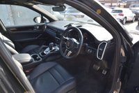 USED 2023 72 PORSCHE CAYENNE 3.0 V6 E-Hybrid 17.9kWh Platinum Edition SUV 5dr Petrol Plug-in Hybrid TiptronicS 4WD Euro 6 (s/s) (3.6kW Charger) (462 ps) Full Service History | 1 Former Keeper | Electric Panoramic Roof | 4 Wheel Drive | ULEZ Free | Full Black Leather Upholstery | Camera | MOT Valid (05/05/2027)